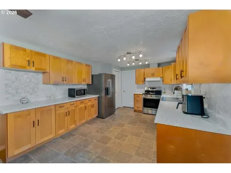 555 66th Street Springfield OR 97478