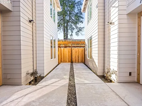 7466 SE Tolman Street Portland OR 97206