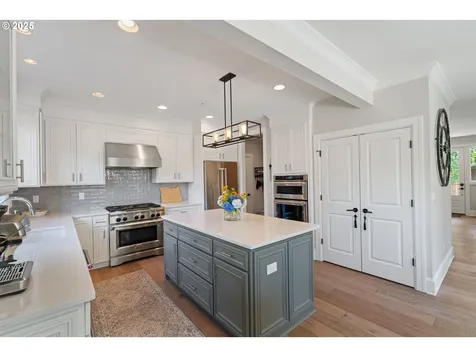5328 Lower Drive Lake Oswego OR 97035