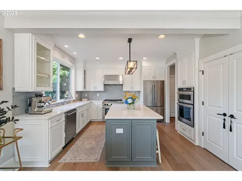 5328 Lower Drive Lake Oswego OR 97035