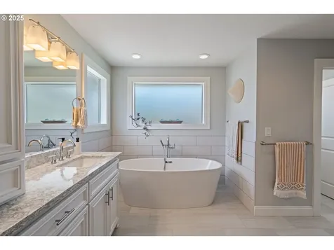 5328 Lower Drive Lake Oswego OR 97035