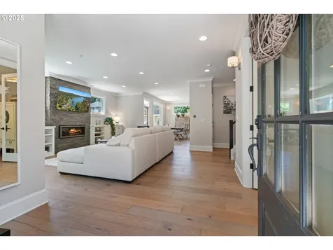 5328 Lower Drive Lake Oswego OR 97035