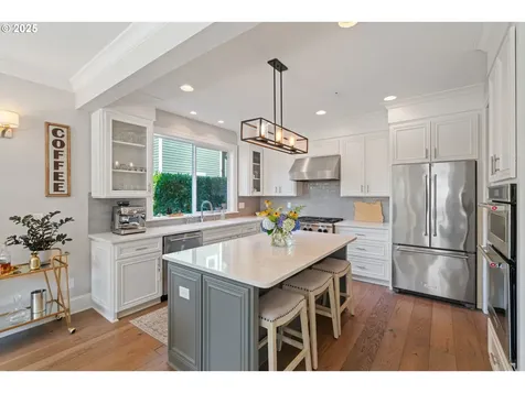5328 Lower Drive Lake Oswego OR 97035