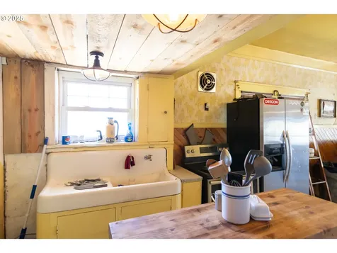 1102 S Roosevelt Street Goldendale WA 98620