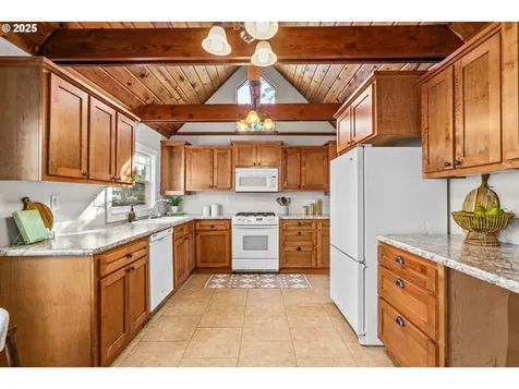 40 N L Street Cottage Grove OR 97424