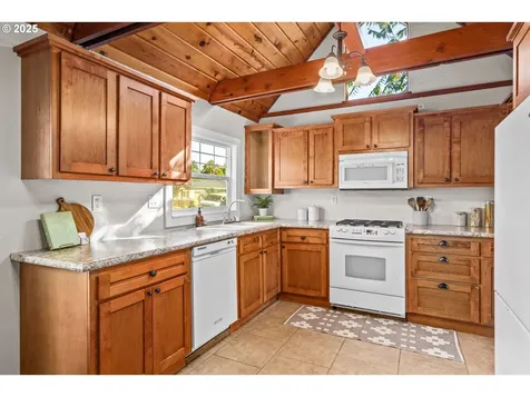 40 N L Street Cottage Grove OR 97424