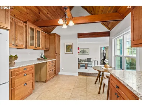 40 N L Street Cottage Grove OR 97424