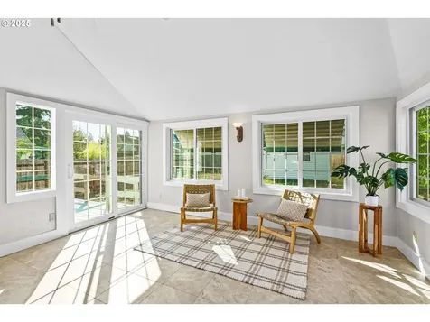 40 N L Street Cottage Grove OR 97424