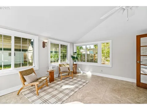 40 N L Street Cottage Grove OR 97424