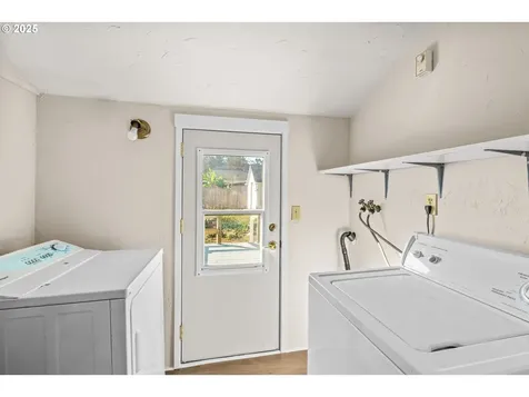 40 N L Street Cottage Grove OR 97424