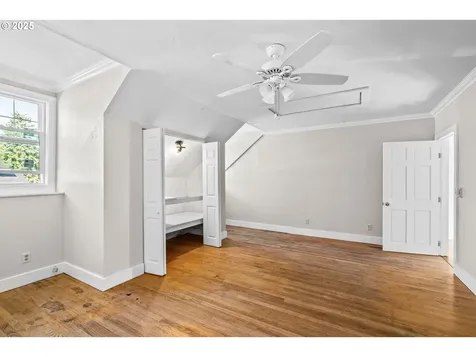 40 N L Street Cottage Grove OR 97424