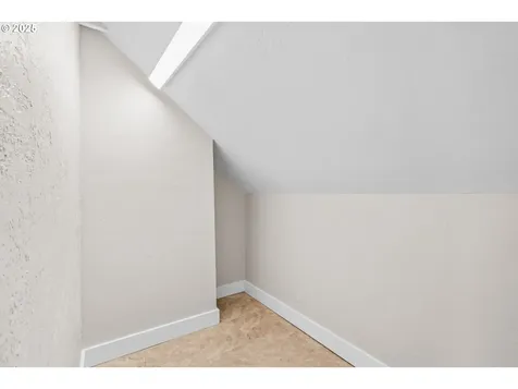 40 N L Street Cottage Grove OR 97424