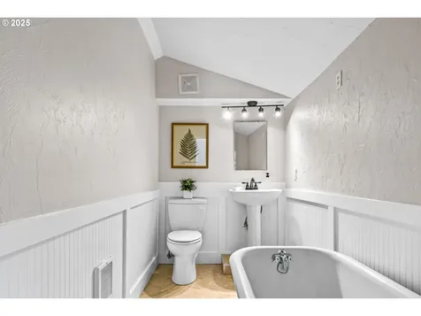 40 N L Street Cottage Grove OR 97424