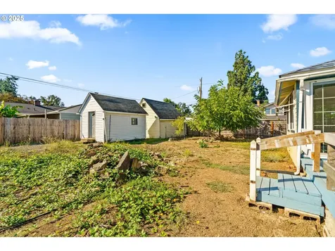 40 N L Street Cottage Grove OR 97424