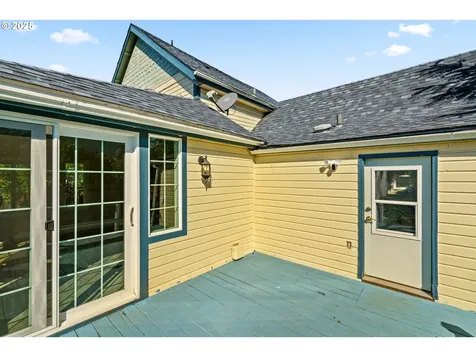40 N L Street Cottage Grove OR 97424