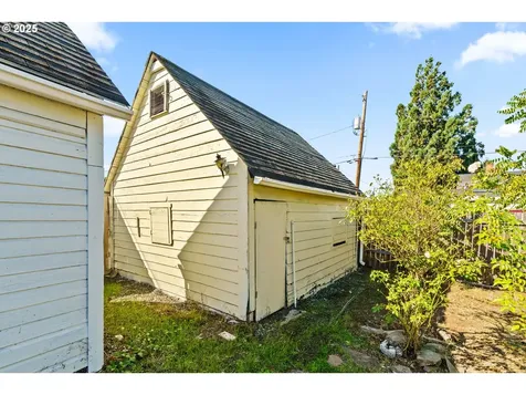 40 N L Street Cottage Grove OR 97424