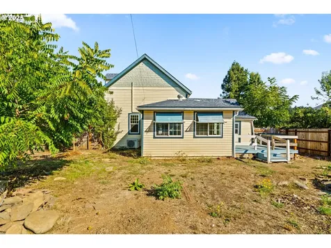 40 N L Street Cottage Grove OR 97424