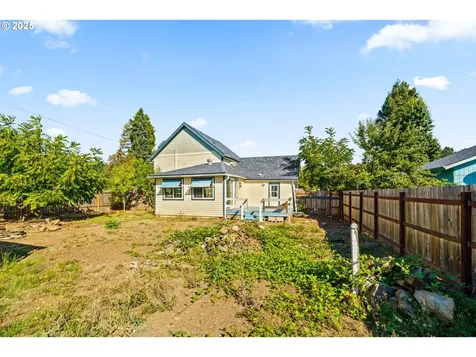 40 N L Street Cottage Grove OR 97424