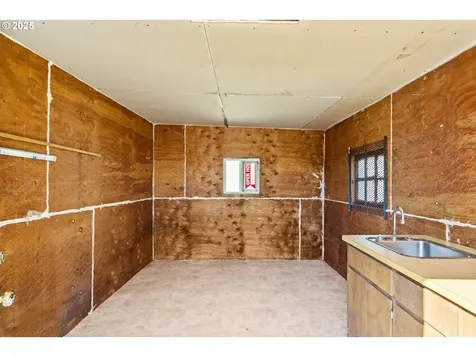 40 N L Street Cottage Grove OR 97424