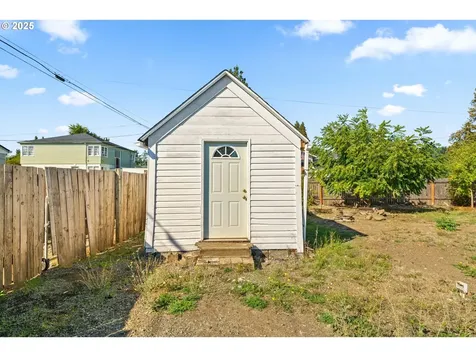 40 N L Street Cottage Grove OR 97424