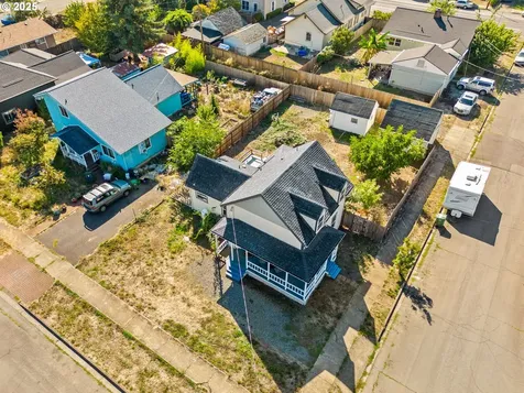 40 N L Street Cottage Grove OR 97424