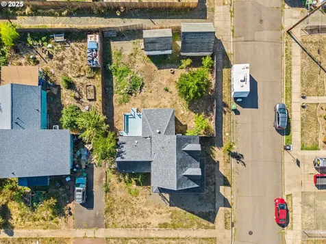 40 N L Street Cottage Grove OR 97424