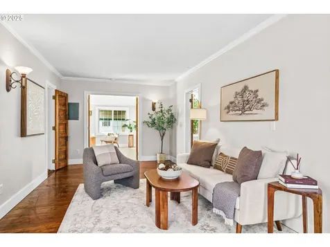 40 N L Street Cottage Grove OR 97424