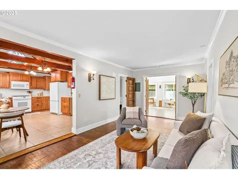40 N L Street Cottage Grove OR 97424