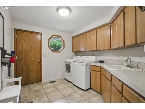 3914 S Circle Washougal WA 98671