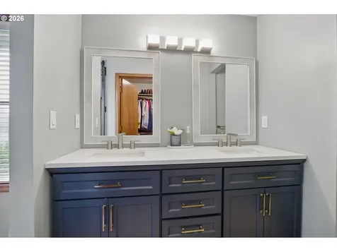 3914 S Circle Washougal WA 98671