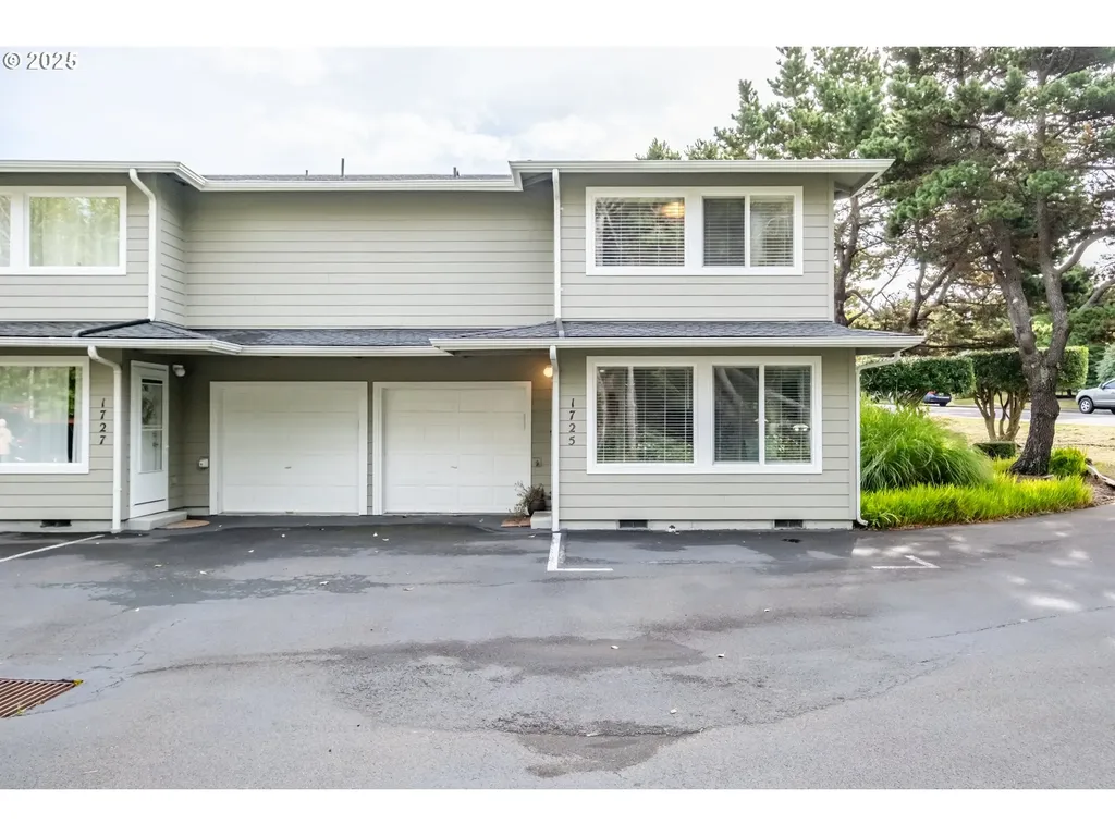 1725 NW 22nd Street Lincoln City OR 97367