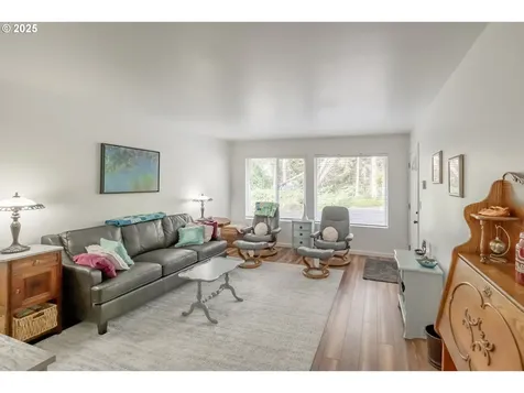 1725 NW 22nd Street Lincoln City OR 97367