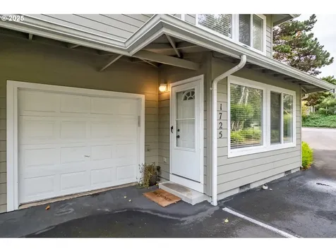 1725 NW 22nd Street Lincoln City OR 97367