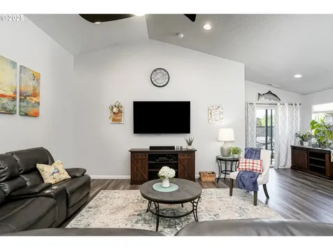 2054 SE Academy Street Dallas OR 97338