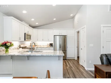 2054 SE Academy Street Dallas OR 97338