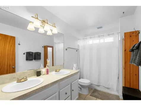 837 NE Roselawn Street Portland OR 97211