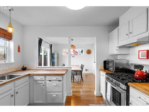837 NE Roselawn Street Portland OR 97211