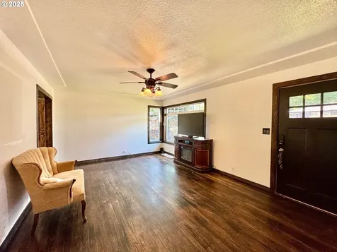 1616 NE Franklin Street Camas WA 98607