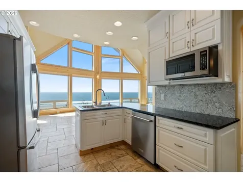 367 Longview Loop Rockaway Beach OR 97136