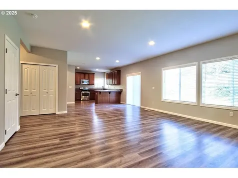 300 SW Mt Mazama Street Mcminnville OR 97128