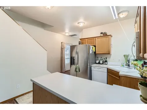 5247 SE Flavel Street Portland OR 97206