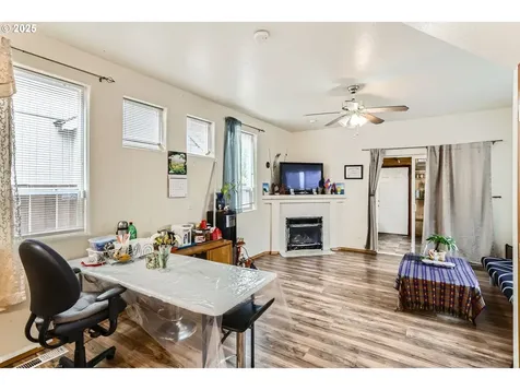 5247 SE Flavel Street Portland OR 97206