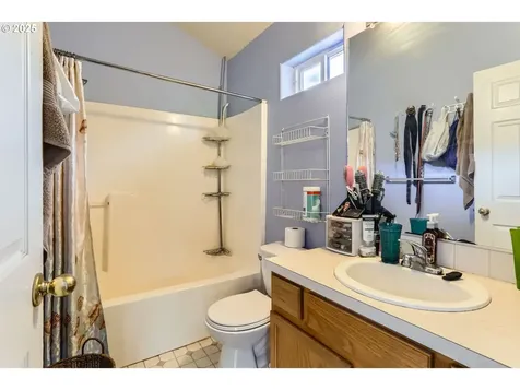 5247 SE Flavel Street Portland OR 97206