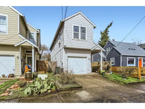 5247 SE Flavel Street Portland OR 97206