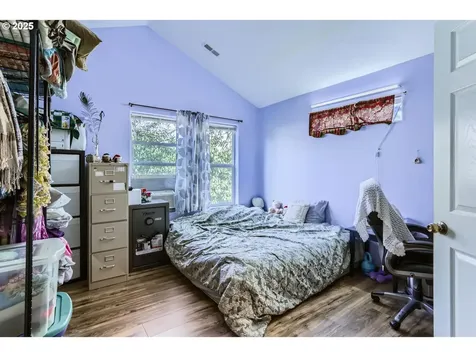 5247 SE Flavel Street Portland OR 97206