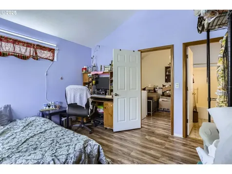 5247 SE Flavel Street Portland OR 97206