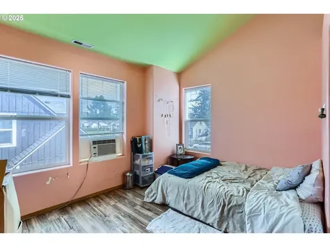 5247 SE Flavel Street Portland OR 97206