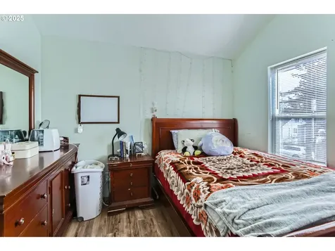 5247 SE Flavel Street Portland OR 97206