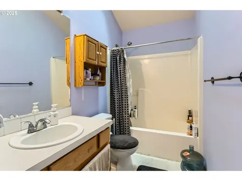 5247 SE Flavel Street Portland OR 97206