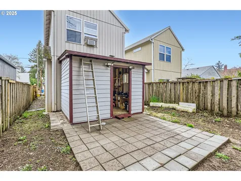 5247 SE Flavel Street Portland OR 97206